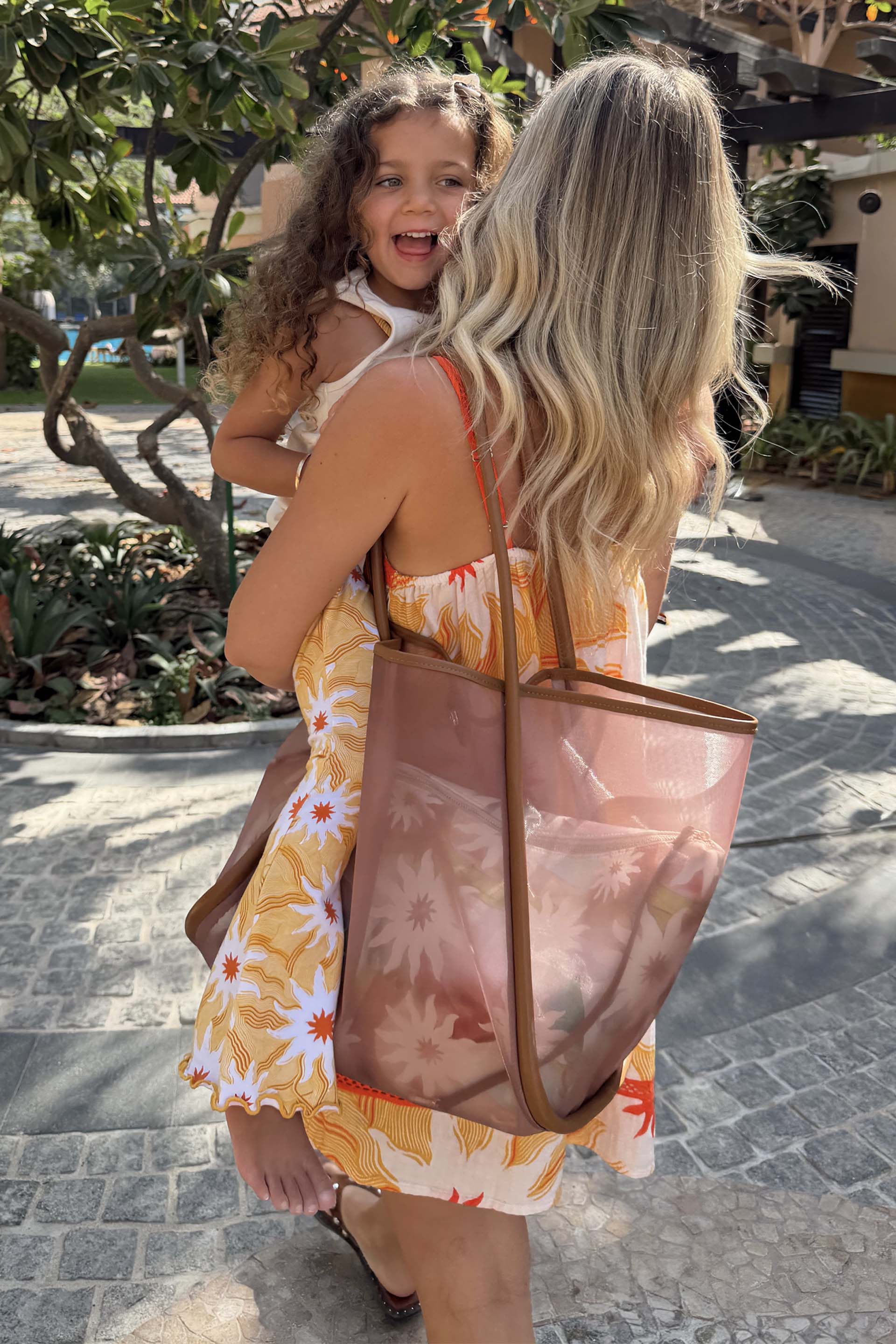 Tan Mesh Tote Bag - Image 8
